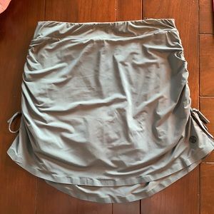 G/Fore Ruched grey skort.  Gently worn, excellent condition.